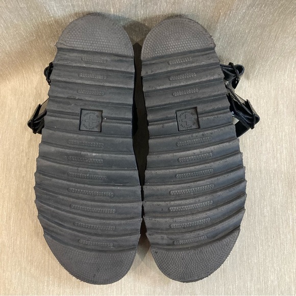 DR  MARTENS Sz 10 Voss Patent Leather Platform Buckle Closure Sandals - Picture 11 of 11